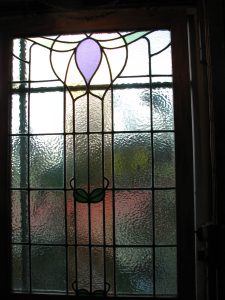 Leadlight stained glass Whangarei. Stained glass pillar design. Clear glass with soft yellow and purple flourishing